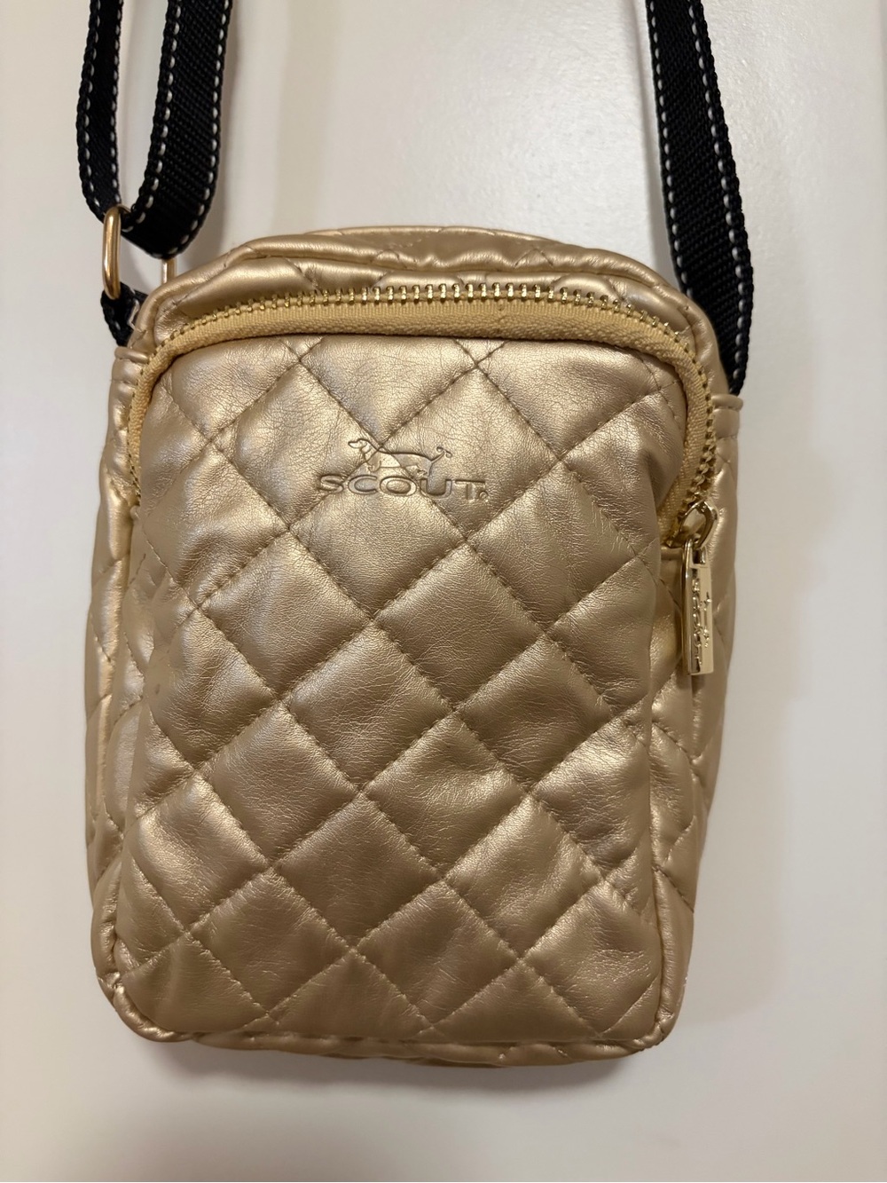 NWOT⚜️🐶SCOUT Quilted Metallic Gold Mini Crossbody Pouch Concert Bag ⚜️🐾